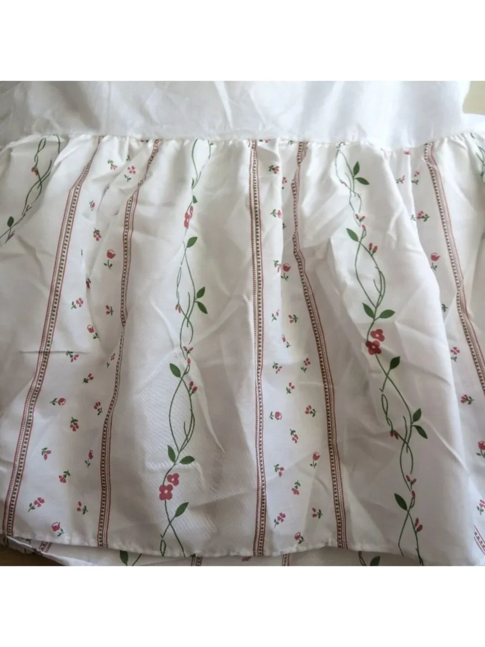 Vintage King Size White Floral Strip Ruffled Bed Skirt 13